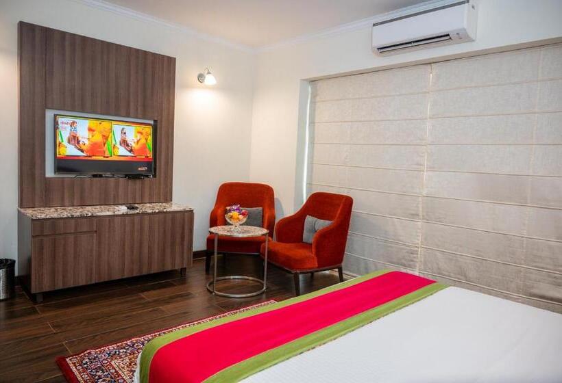 هتل La Oasis By Meraden