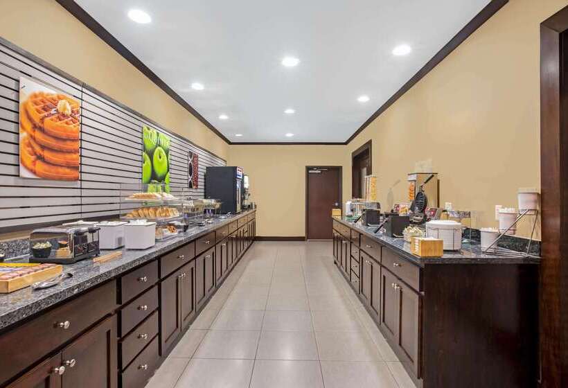 هتل La Quinta By Wyndham Sioux Falls