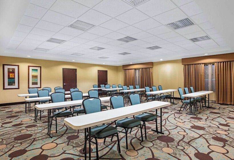 هتل La Quinta By Wyndham Sioux Falls
