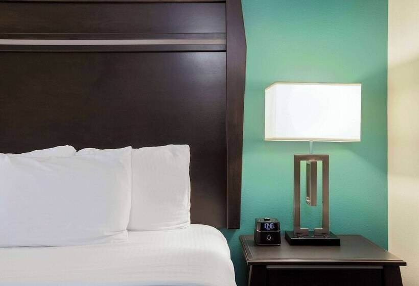 هتل La Quinta By Wyndham Sioux Falls