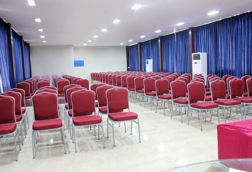 هتل La Oasis By Meraden