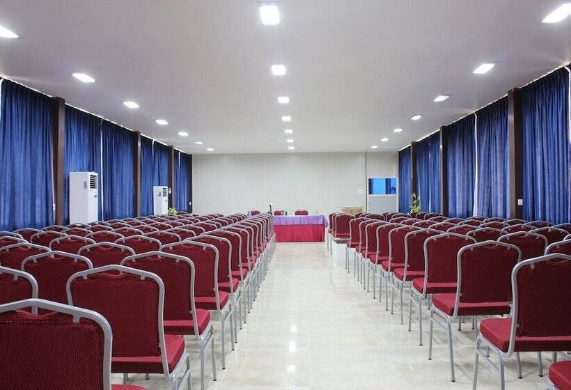 هتل La Oasis By Meraden