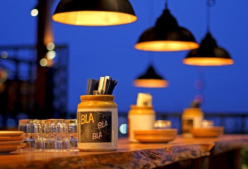 בית מלון כפרי Nirwana Hometel Jaipur  A Sarovar