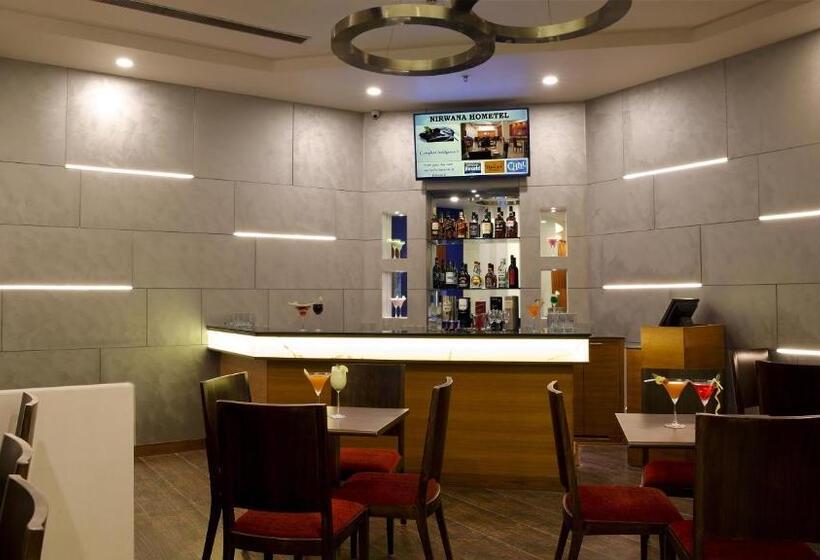 בית מלון כפרי Nirwana Hometel Jaipur  A Sarovar