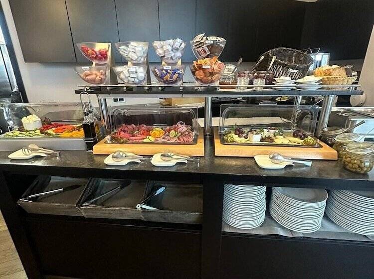 Fotos del hotel Skyline  City Frankfurt:  11