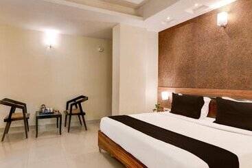 هتل Super Townhouse Oak Madhapur Nera Regency
