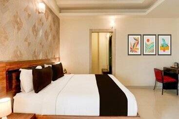 هتل Super Townhouse Oak Madhapur Nera Regency