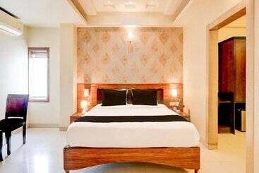 هتل Super Townhouse Oak Madhapur Nera Regency
