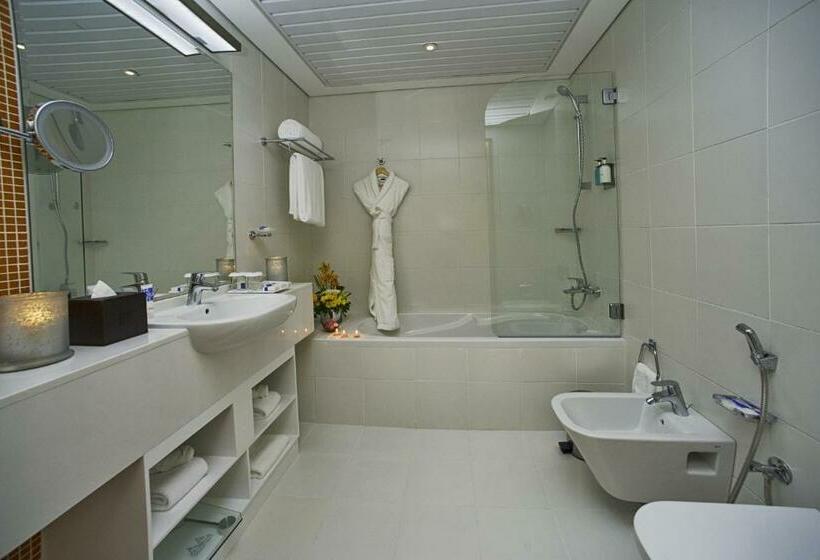 هتل Tryp By Wyndham Abu Dhabi City Center