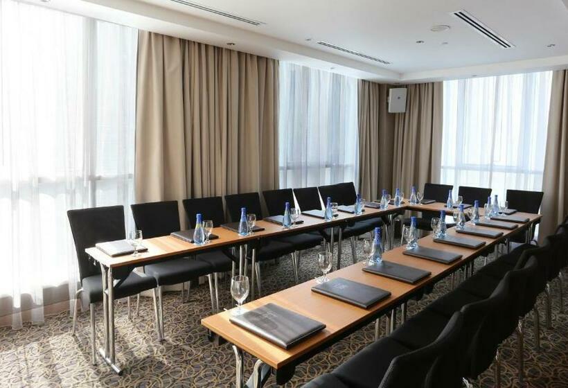 هتل Tryp By Wyndham Abu Dhabi City Center