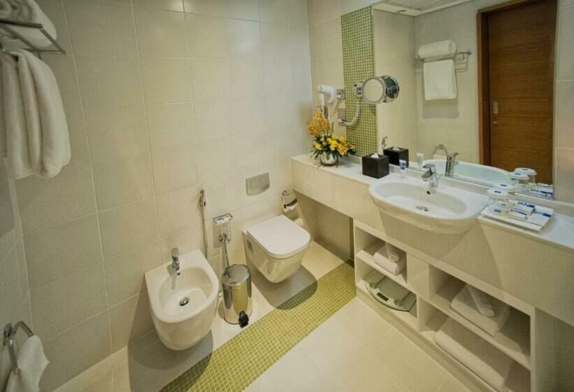 هتل Tryp By Wyndham Abu Dhabi City Center