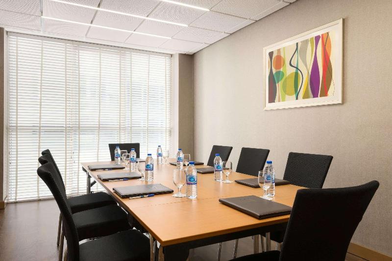 هتل Tryp By Wyndham Abu Dhabi City Center