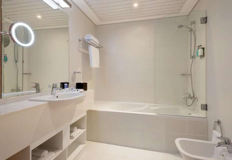 هتل Tryp By Wyndham Abu Dhabi City Center
