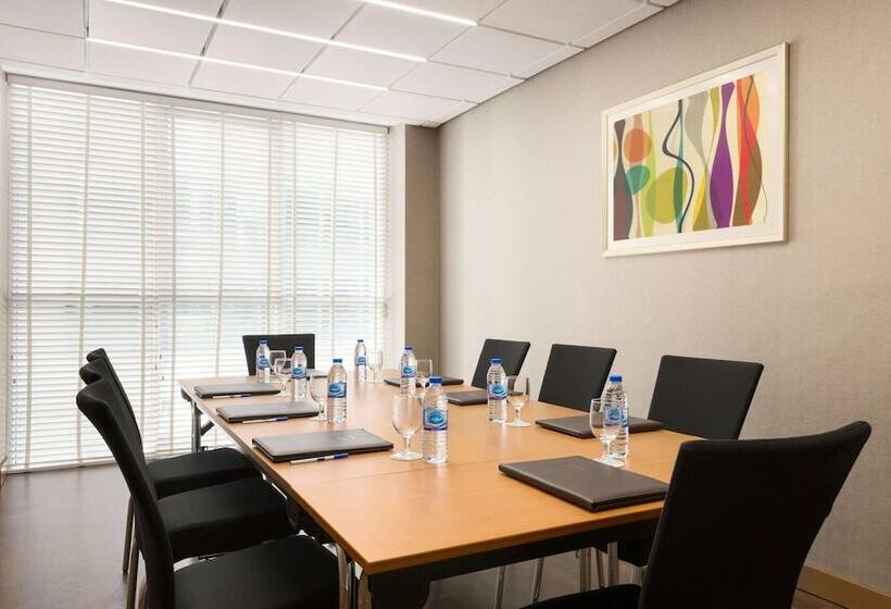 هتل Tryp By Wyndham Abu Dhabi City Center