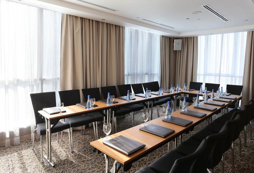 هتل Tryp By Wyndham Abu Dhabi City Center
