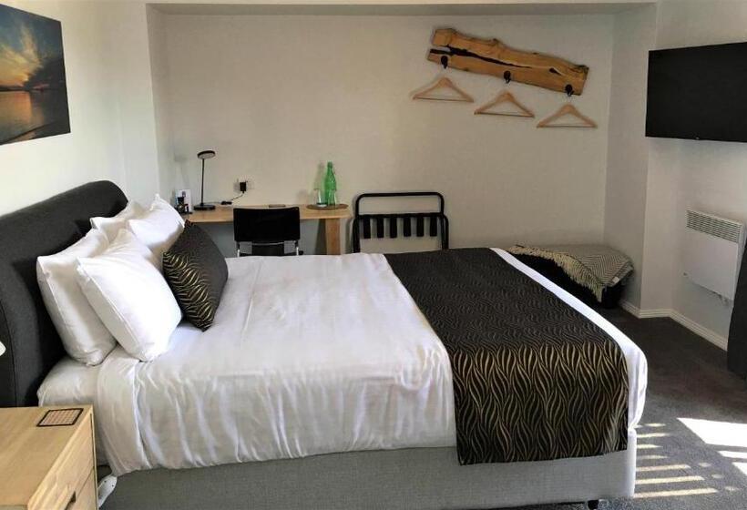 פנסיון Storm Bay B & B