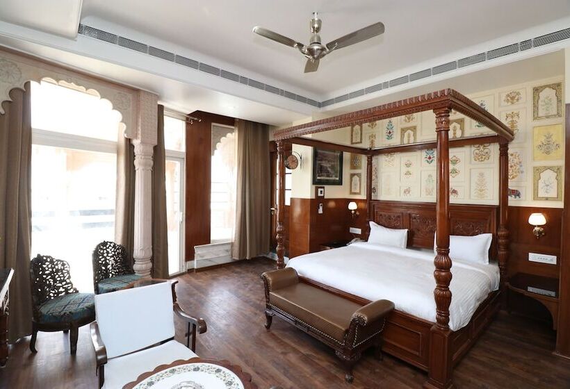 The Hotel Mumtaz Mahal