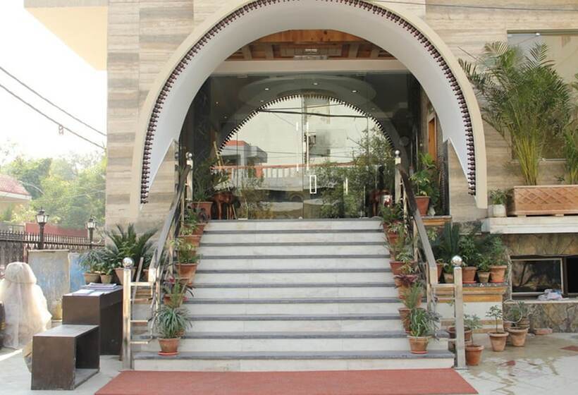 The Hotel Mumtaz Mahal