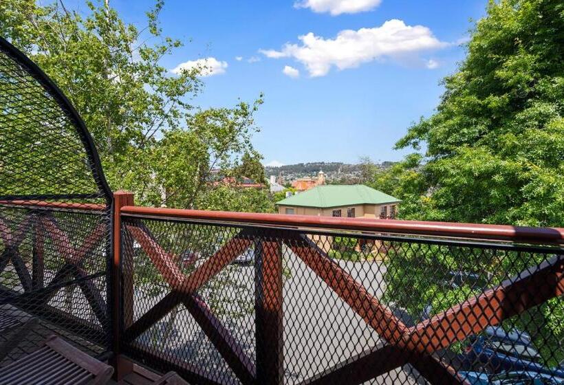 تختخواب و صبحانه Hideaway On George