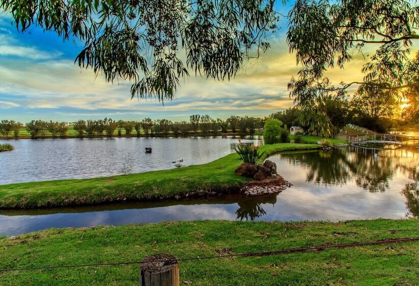 تختخواب و صبحانه Stonewell Cottages And Vineyards