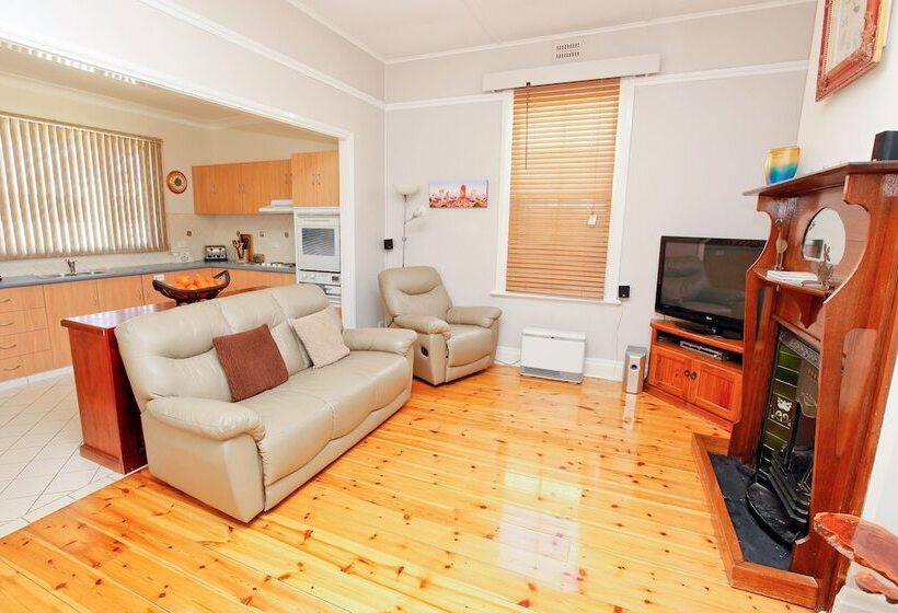 Emaroo Cottages Broken Hill