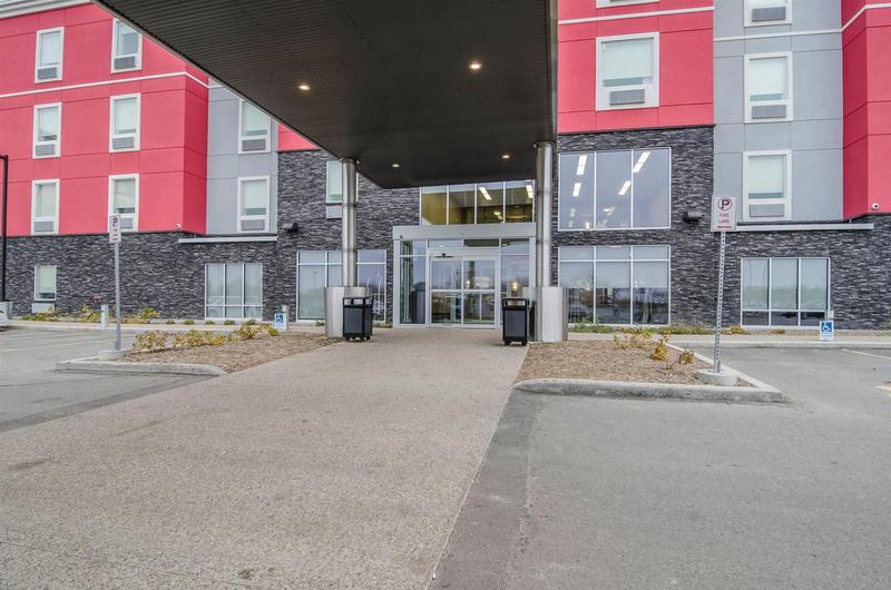 Отель Best Western Plus Airport Inn & Suites