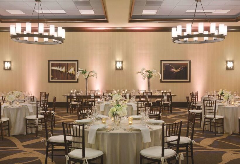 هتل Embassy Suites Saratoga Springs