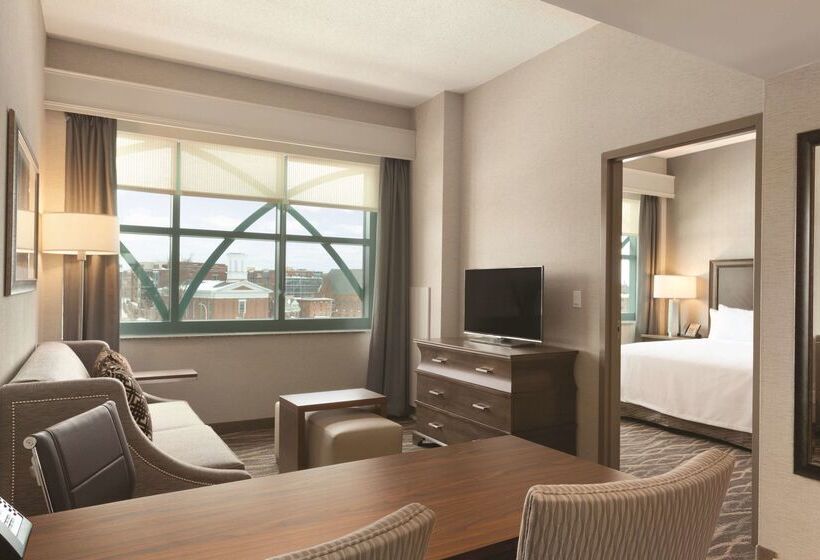 هتل Embassy Suites Saratoga Springs