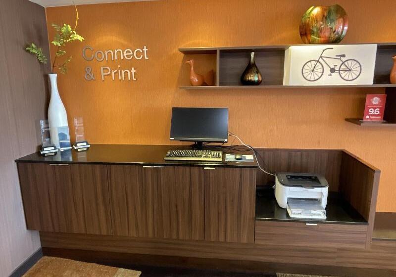 هتل Fairfield Inn & Suites By Marriott East Grand Forks