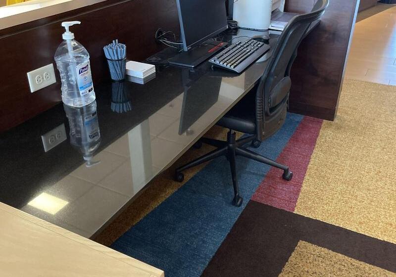 هتل Fairfield Inn & Suites By Marriott East Grand Forks