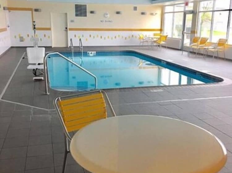 هتل Fairfield Inn & Suites By Marriott East Grand Forks