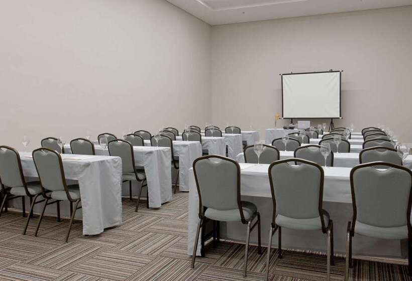 ホテル Golden Tulip Sao Jose Dos Campos