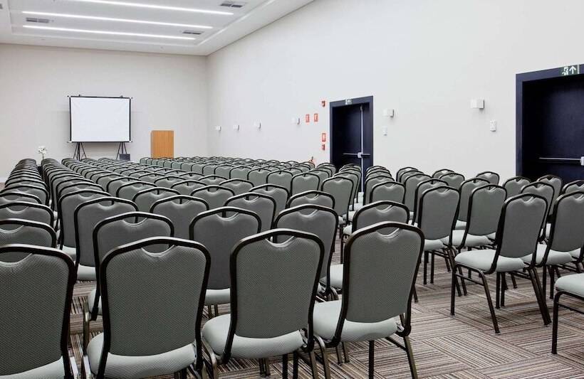 ホテル Golden Tulip Sao Jose Dos Campos