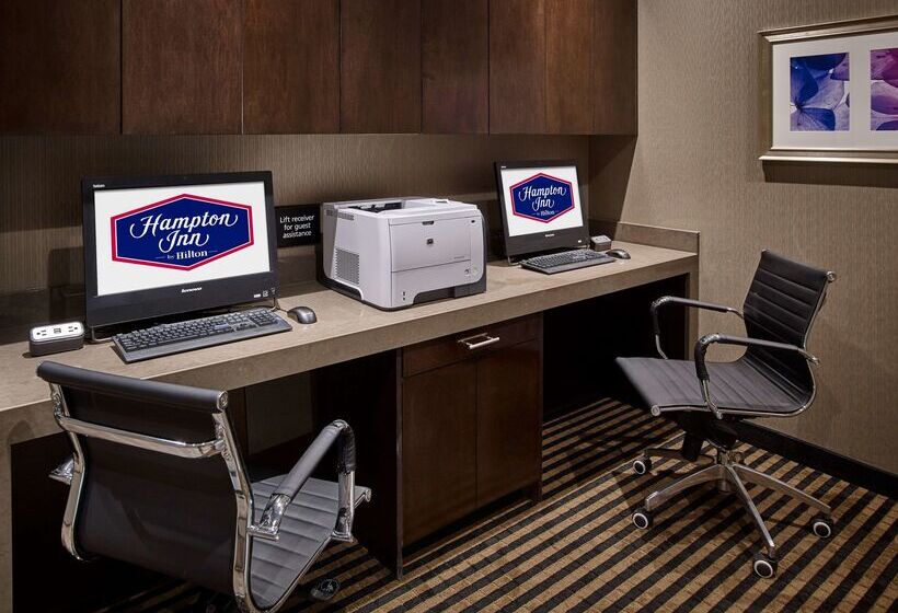 هتل Hampton Inn By Hilton Timmins