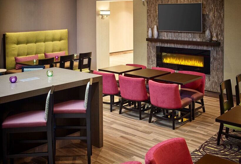هتل Hampton Inn By Hilton Timmins