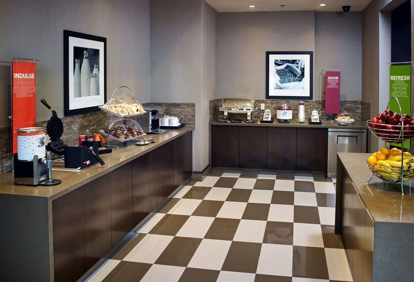 هتل Hampton Inn By Hilton Timmins