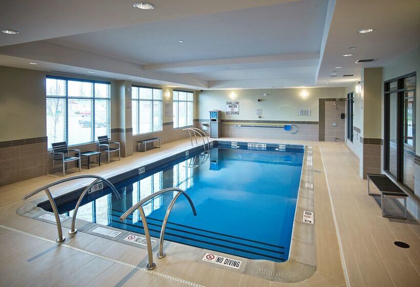 هتل Hampton Inn By Hilton Timmins