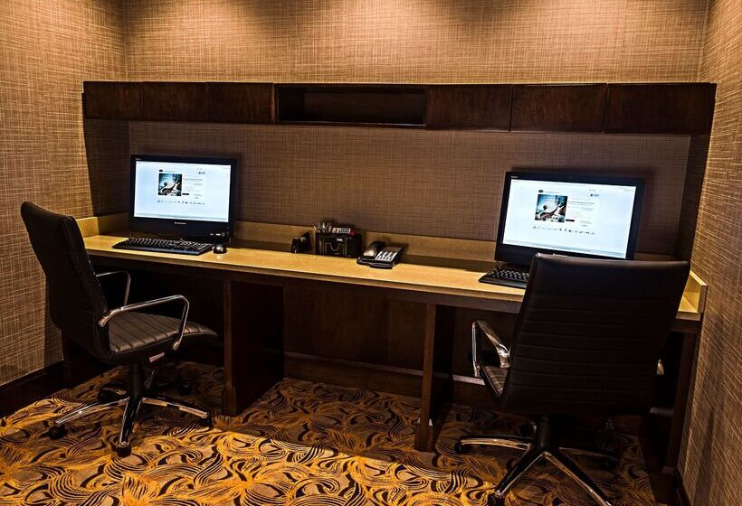 هتل Hampton Inn By Hilton Ottawa Airport, On, Cn