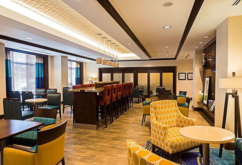 فندق Hampton Inn Ottawa Airport Ontario