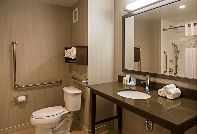 هتل Hampton Inn By Hilton Ottawa Airport, On, Cn