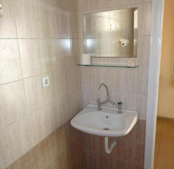 هتل Haris Apartments