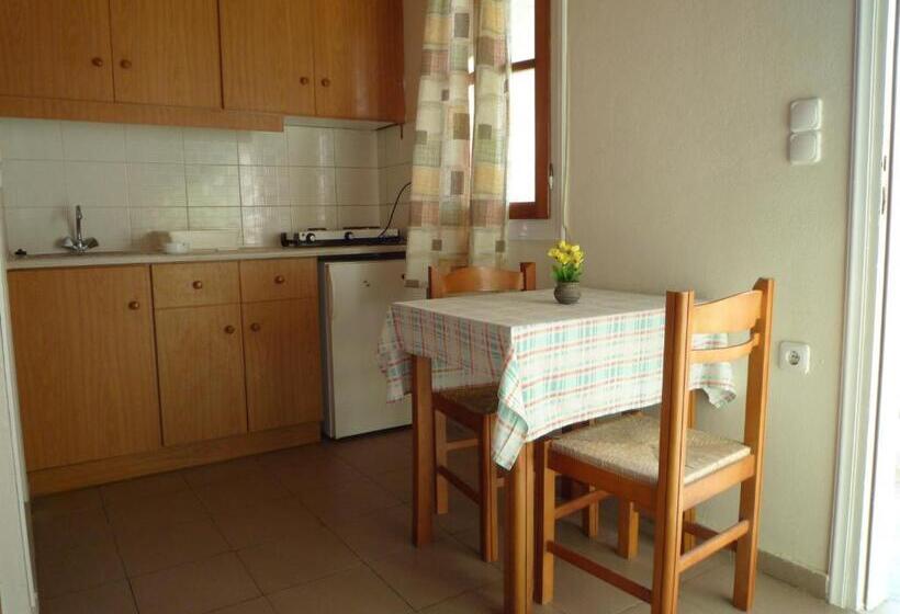 هتل Haris Apartments