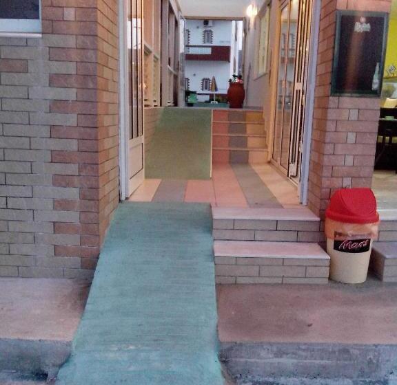 هتل Haris Apartments