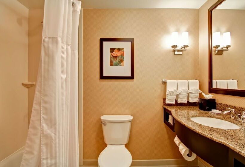 בית מלון כפרי Hilton Garden Inn Woodbridge