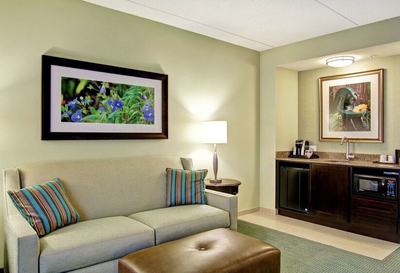בית מלון כפרי Hilton Garden Inn Woodbridge
