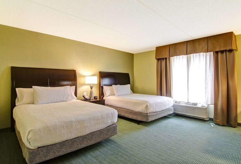 בית מלון כפרי Hilton Garden Inn Woodbridge