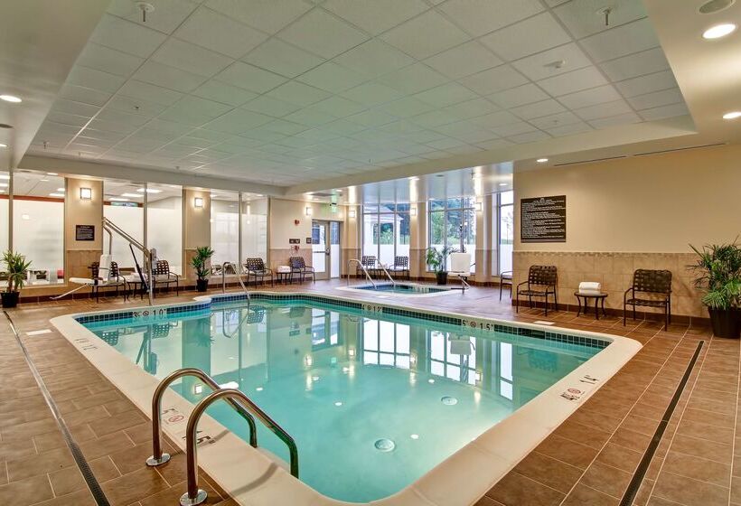 בית מלון כפרי Hilton Garden Inn Woodbridge