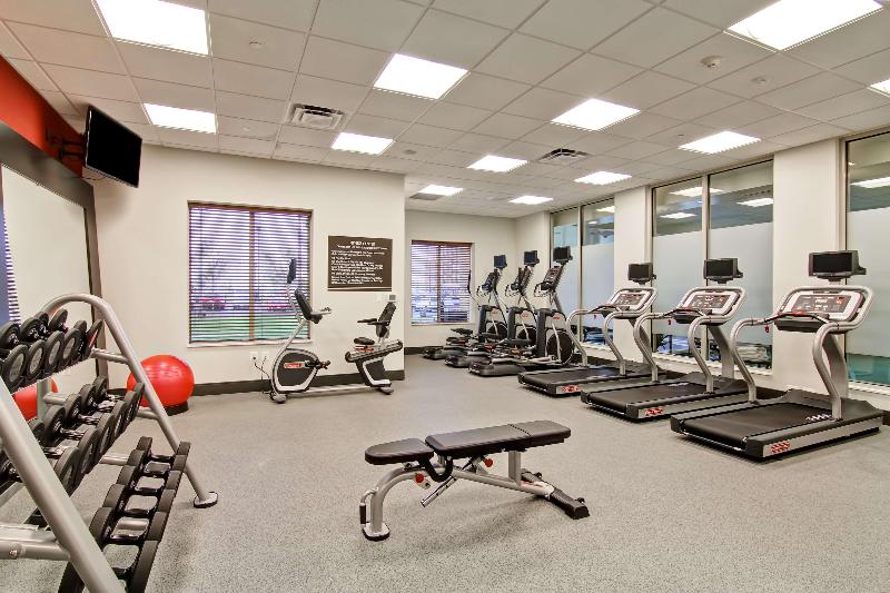 בית מלון כפרי Hilton Garden Inn Woodbridge