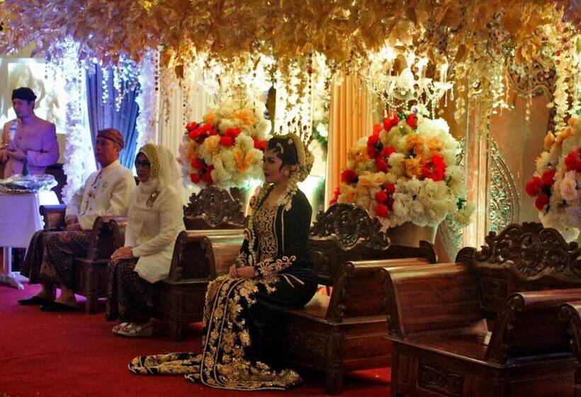 هتل @hom Premiere Cilacap