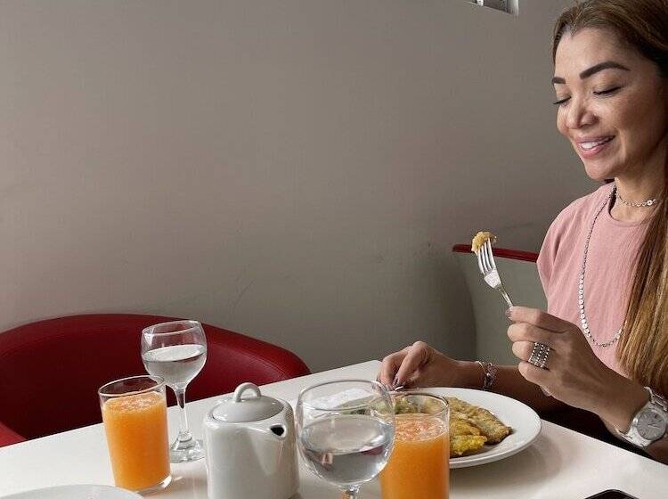 هتل Hr Amada Cúcuta